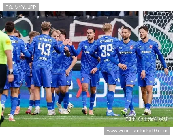 沃尔夫斯堡主帅西蒙尼斯赛前下课，军心不稳迎挑战